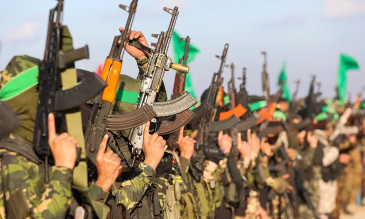 حماس تستنكر دعوة عباس لتسليم سلاح المقاومة