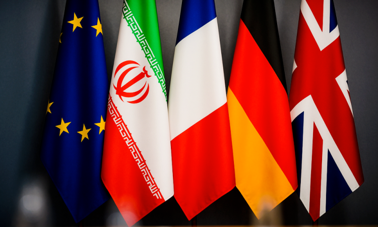 طهران تستدعي سفراءها في دول "الترويكا"