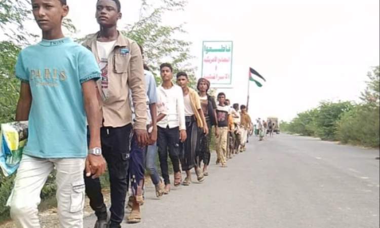 مسير طلابي لخريجي دورات التعبئة في مديرية اللحية بالحديدة