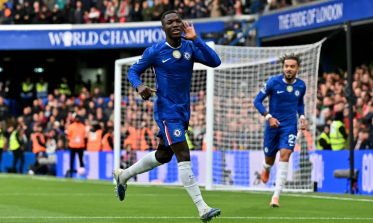 تشلسي يسقط ليفربول وأرسنال يرتقي للصدارة وفوز يونايتد وتوتنهام