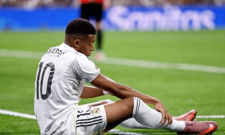 قلق يسود في مدريد.. مبابي يلتحق بمنتخب فرنسا رغم إصابة الكاحل!