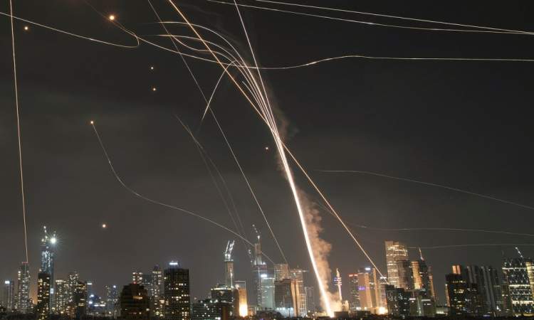 صحيفة بريطانية: مهارات إيران "أذهلت خبراء الاستخبارات" وكشفت "عيوباً قاتلة" في الدفاعات الإسرائيلية