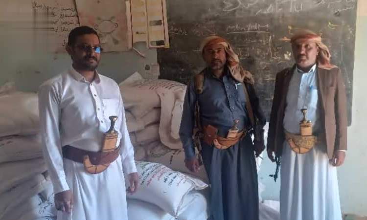 تدشين توزيع بذور القمح على المزارعين في صرواح