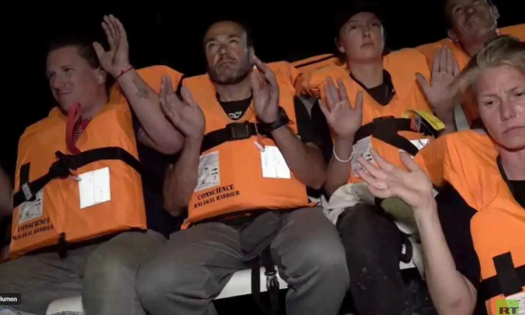 بحرية الاحتلال تهاجم "أسطول الحرية" المتجه لغزة