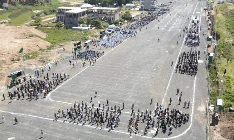 عرض شعبي لقوات التعبئة في مديرية الظهار بإب .. فيديو