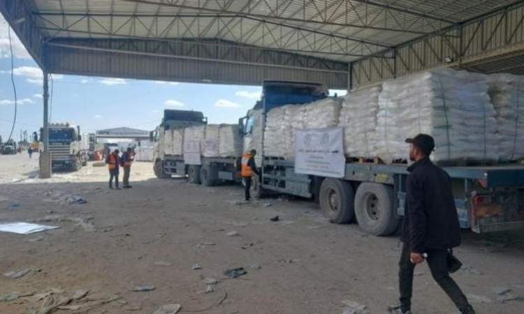“الإعلام الحكومي”:480 شاحنة مساعدات دخلت الأربعاء إلى قطاع غزة
