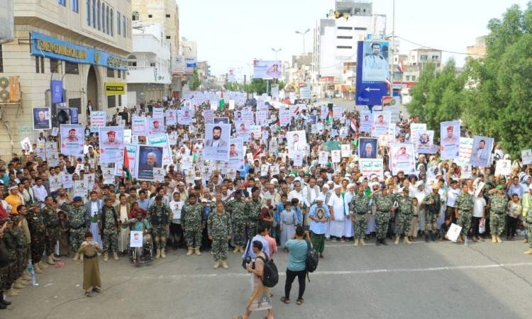 317 مسيرة بالحديدة بعنوان "عامان من العطاء ٠٠ ووفاء لدماء الشهداء”