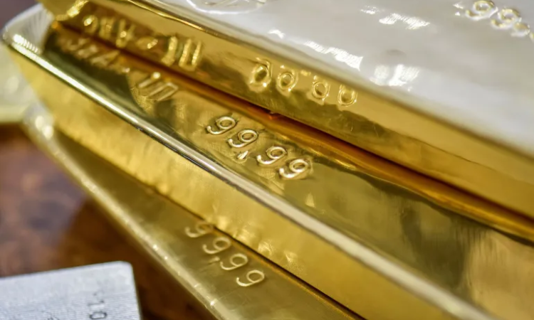  الذهب يواصل التراجع بعد أكبر انخفاض منذ 2020