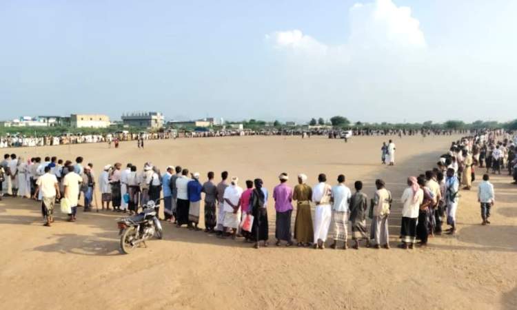 وقفة مسلحة لقبائل الزهرة بالحديدة لإعلان النفير والجهوزية 