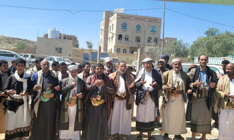 قيادات محلية وتنفيذية تزور روضة الشهداء في مدينة البيضاء