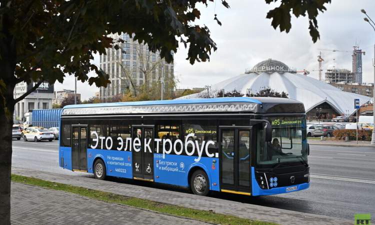 موسكو تبدأ اختبار حافلة كهربائية جديدة مزودة بتقنية الشحن الليلي