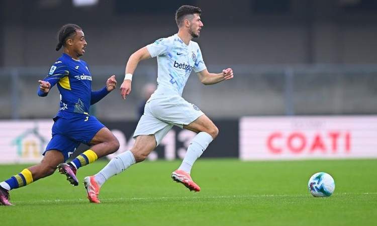 إنتر ميلان يخطف فوزاً قاتلاً من فيرونا في الدوري الإيطالي