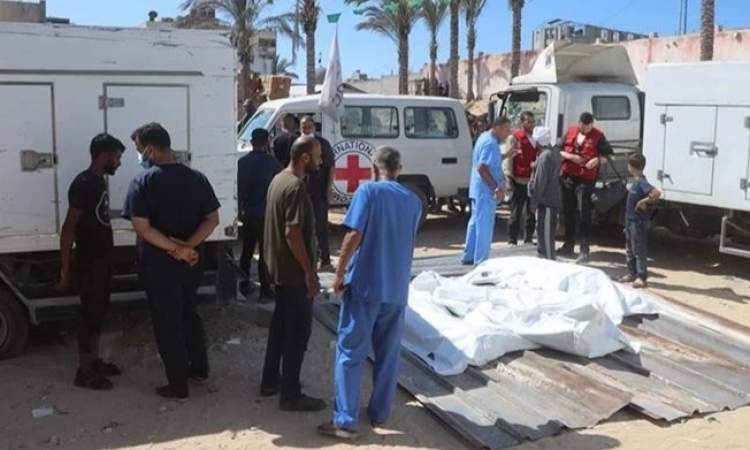 العدو الإسرائيلي يسلم جثامين 15 شهيداً فلسطينياً بغزة