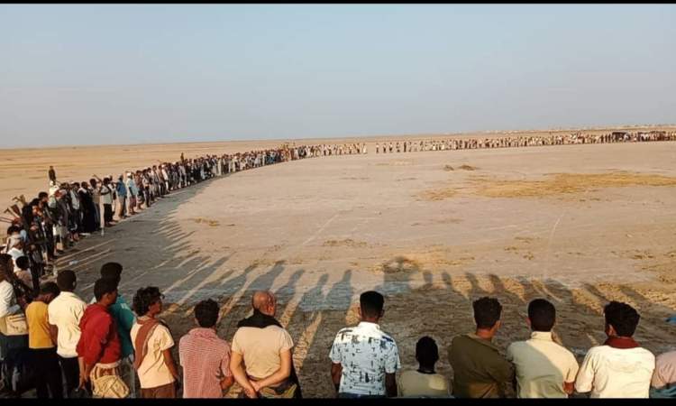 وقفة قبلية في الخوبة بالحديدة وفاء لدماء الشهداء وإعلانا للنفير العام