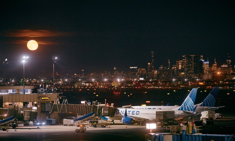 مطارات أمريكا في أزمة كبيرة بسبب الإغلاق الحكومي التاريخي