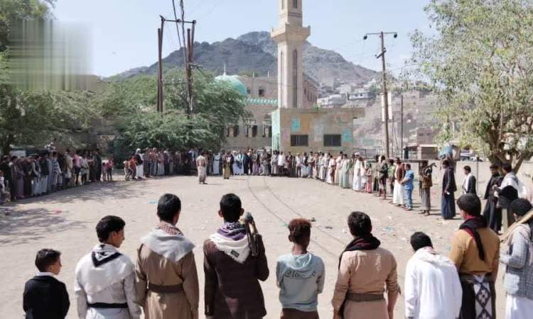 وقفات شعبية في تعز وفاءً للشهداء وتأكيدًا على استمرار التعبئة