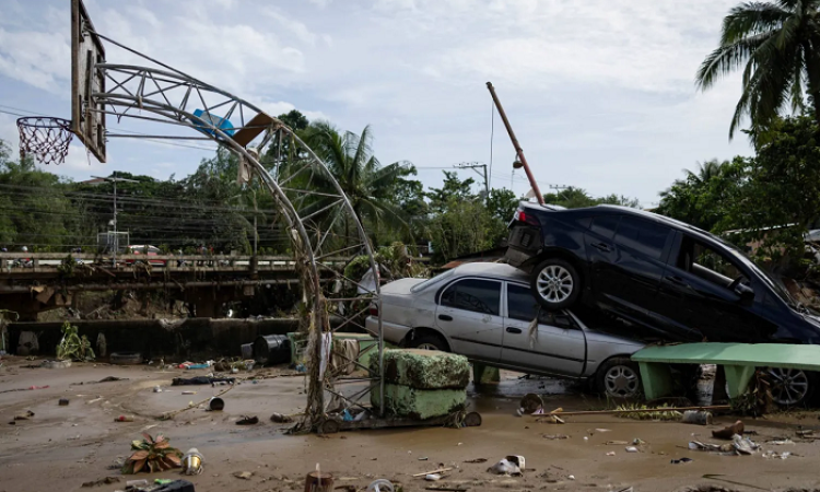 (كالمايغي) يودي بحياة 90 شخصاً ويخلف 26 مفقوداً في الفلبين