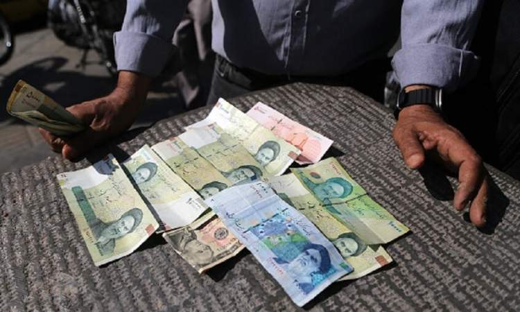 الرئيس الإيراني يوجّه بحذف أربعة أصفار من الريال