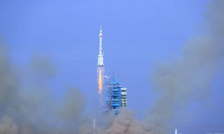 الصين تطلق مركبة “شنتشو-22” إلى محطتها المدارية