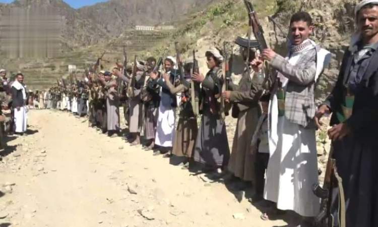 وقفة قبلية مسلحة في مناخة تأكيدًا للصمود والتمسك بنهج الجهاد